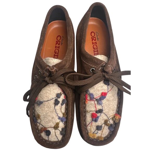 Clarks Wallabees Women Sz 5.5M Lace Up Dark Brown Suede Mixed Media Wool Floral - Picture 1 of 15